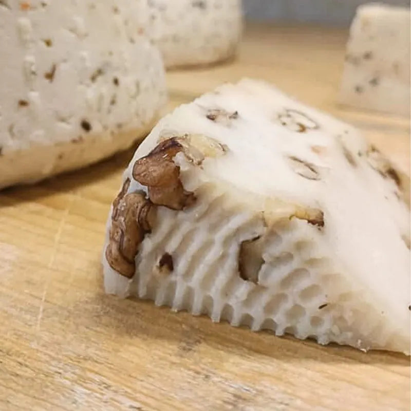 Ser kozi dojrzewający z orzechami włoskimi 200 g