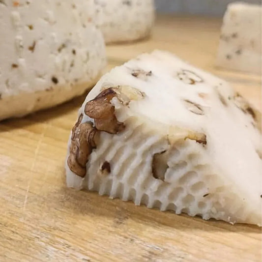Ser kozi dojrzewający z orzechami włoskimi 200 g