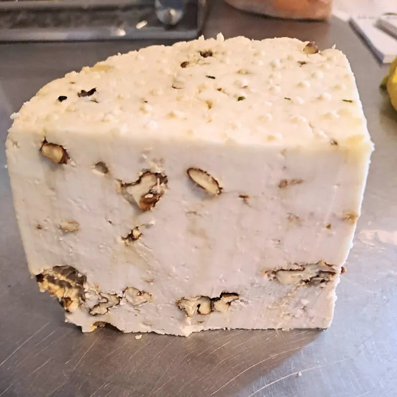 Ser krowi z orzechami włoskimi 200 g