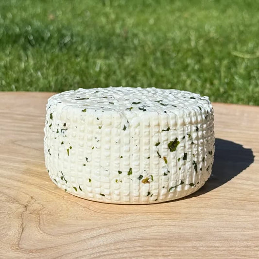 Serek podpuszczkowy z czosnkiem niedźwiedzim (300-330 g)